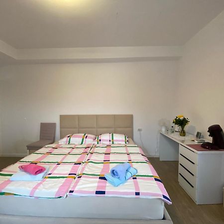 Bright & Cozy Room With Balcony Corovode Exterior photo