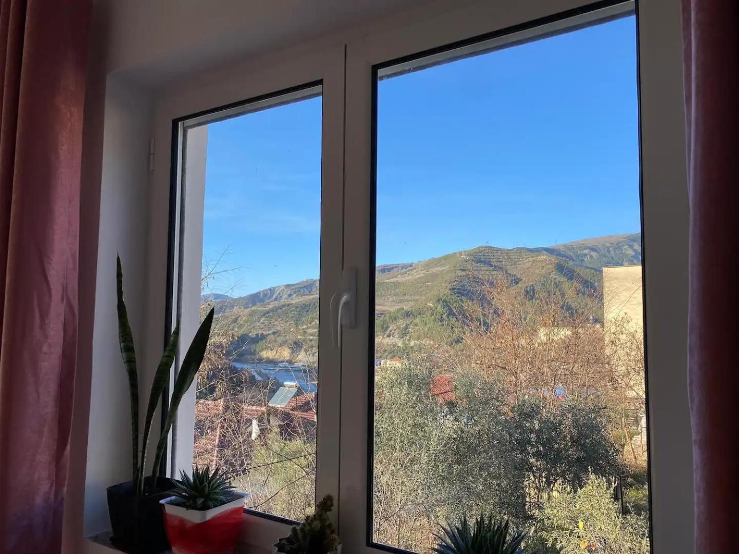 Bright & Cozy Room With Balcony Corovode Exterior photo