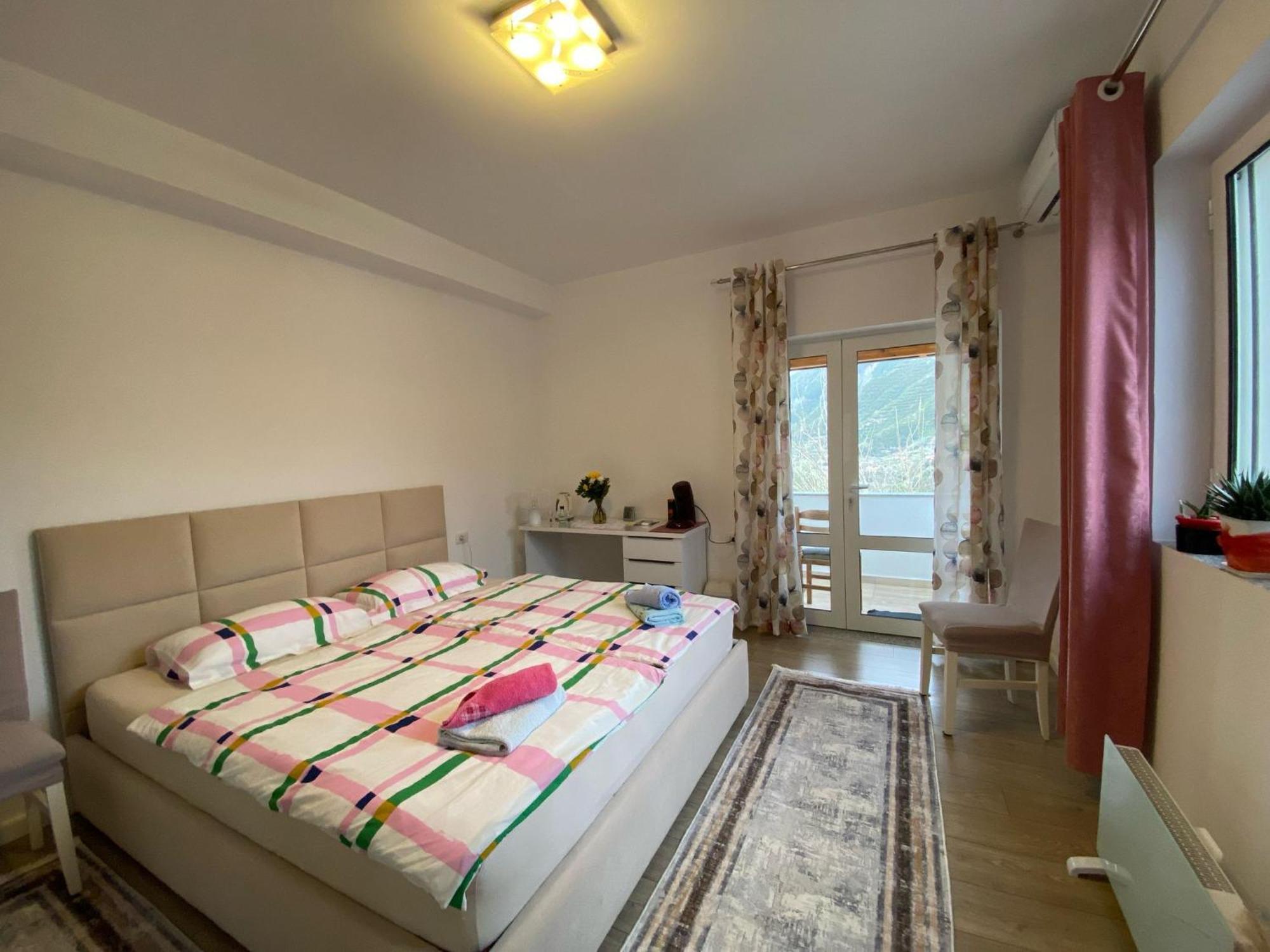 Bright & Cozy Room With Balcony Corovode Exterior photo